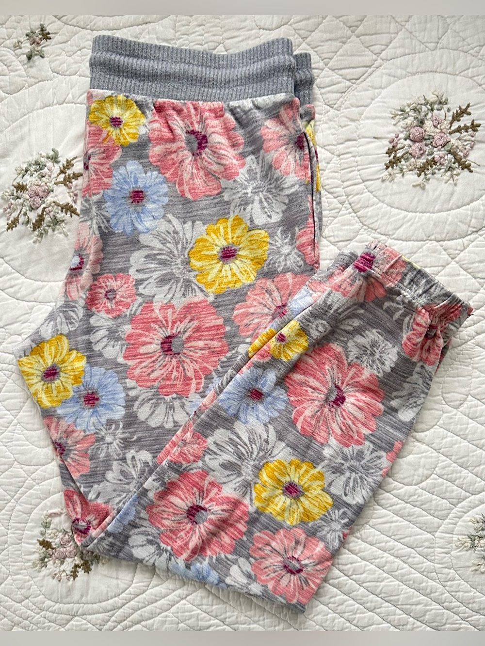 Women’s Gray Floral Knit PJ Bottoms